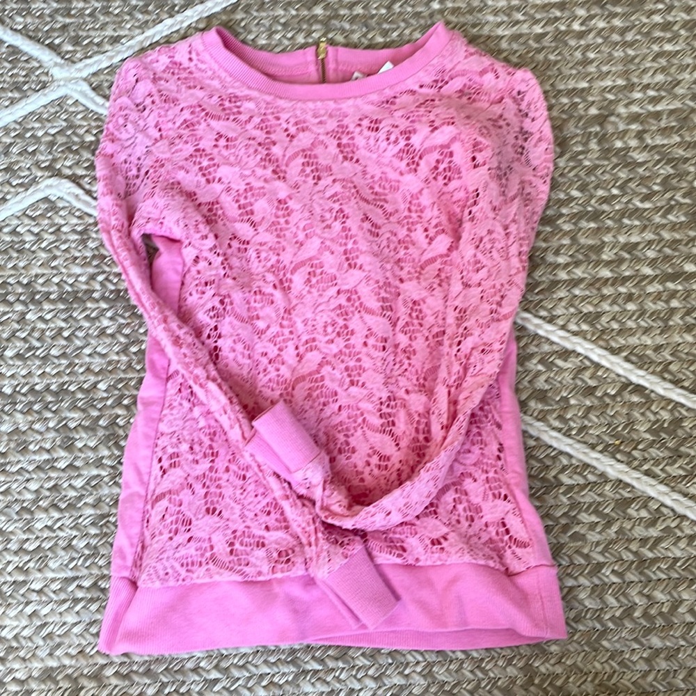 Pink top M in kids (sleeves are tight)